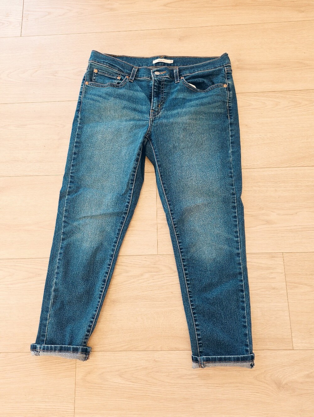 Levi’s Boyfriend Jeans Size 30 Medium Wash Cropped Relaxed Denim - Picture 2 of 7